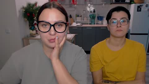 Snapshot of chloe_x_ chatting on 12/26/24, 09:47 Eva and Sandra online show from 12/26/24, 09:47