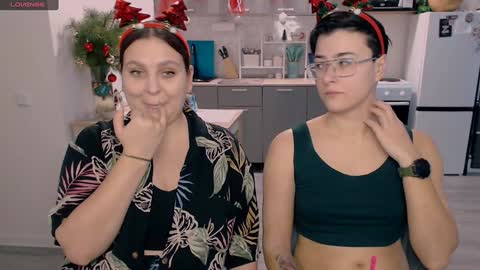 Snapshot of chloe_x_ chatting on 01/02/25, 12:34 Eva and Sandra online show from 01/02/25, 12:34