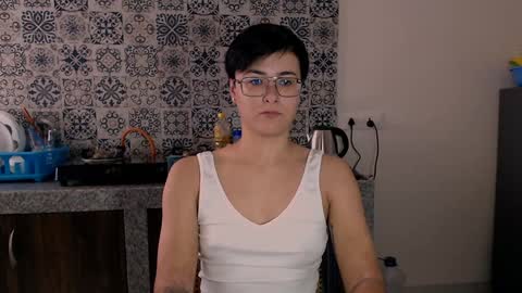 Snapshot of chloe_x_ chatting on 02/02/25, 09:08 Eva and Sandra online show from 02/02/25, 09:08