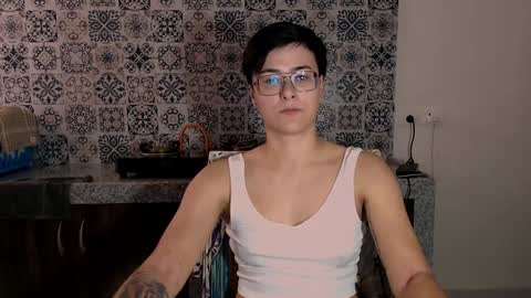 Snapshot of chloe_x_ chatting on 02/05/25, 10:19 Eva and Sandra online show from 02/05/25, 10:19