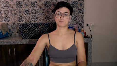 Snapshot of chloe_x_ chatting on 02/08/25, 10:07 Eva and Sandra online show from 02/08/25, 10:07