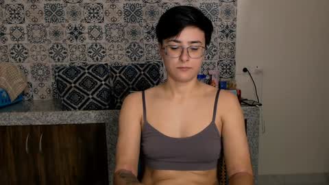 Snapshot of chloe_x_ chatting on 02/08/25, 01:11 Eva and Sandra online show from 02/08/25, 01:11