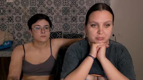 Snapshot of chloe_x_ chatting on 02/09/25, 10:21 Eva and Sandra online show from 02/09/25, 10:21