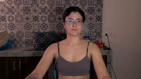 Snapshot of chloe_x_ chatting on 02/10/25, 09:47 Eva and Sandra online show from 02/10/25, 09:47