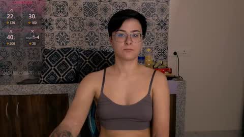 Snapshot of chloe_x_ chatting on 02/13/25, 12:21 Eva and Sandra online show from 02/13/25, 12:21