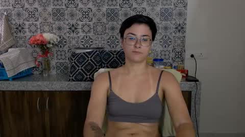 Snapshot of chloe_x_ chatting on 02/17/25, 05:14 Eva and Sandra online show from 02/17/25, 05:14