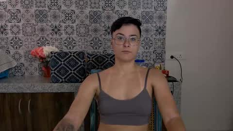 Snapshot of chloe_x_ chatting on 02/20/25, 09:33 Eva and Sandra online show from 02/20/25, 09:33