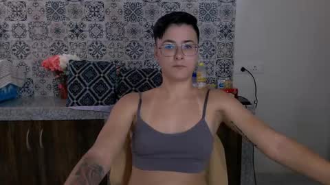 Snapshot of chloe_x_ chatting on 02/21/25, 08:18 Eva and Sandra online show from 02/21/25, 08:18