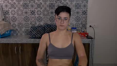 Snapshot of chloe_x_ chatting on 02/24/25, 07:11 Eva and Sandra online show from 02/24/25, 07:11