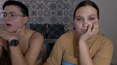 Snapshot of chloe_x_ chatting on 03/03/25, 06:59 Eva and Sandra online show from 03/03/25, 06:59