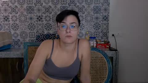 Snapshot of chloe_x_ chatting on 03/08/25, 08:44 Eva and Sandra online show from 03/08/25, 08:44