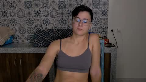 Snapshot of chloe_x_ chatting on 03/10/25, 08:34 Eva and Sandra online show from 03/10/25, 08:34