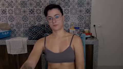 Snapshot of chloe_x_ chatting on 03/11/25, 06:10 Eva and Sandra online show from 03/11/25, 06:10