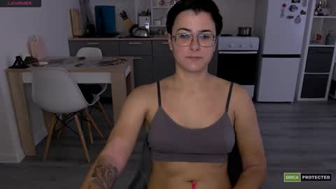 Snapshot of chloe_x_ chatting on 09/10/25, 11:21 Eva and Sandra online show from 09/10/25, 11:21