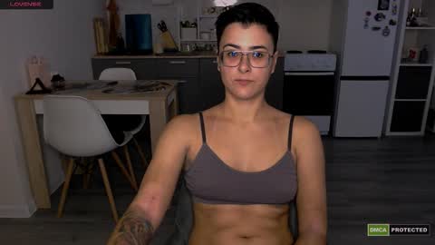 Snapshot of chloe_x_ chatting on 09/16/25, 07:31 Eva and Sandra online show from 09/16/25, 07:31