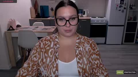 Snapshot of chloe_x_ chatting on 09/19/25, 05:31 Eva and Sandra online show from 09/19/25, 05:31