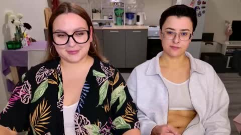 Snapshot of chloe_x_ chatting on 02/22/26, 08:40 Eva and Sandra online show from 02/22/26, 08:40