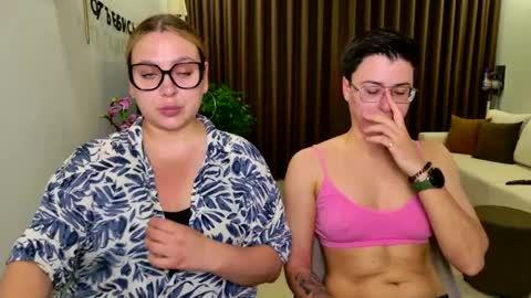 Snapshot of chloe_x_ chatting on 04/04/26, 02:14 Eva and Sandra online show from 04/04/26, 02:14