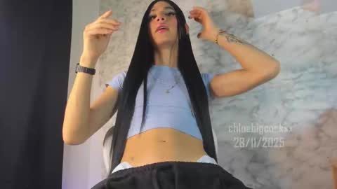 Im Chloe    independent account      online show from 11/29/25, 12:24