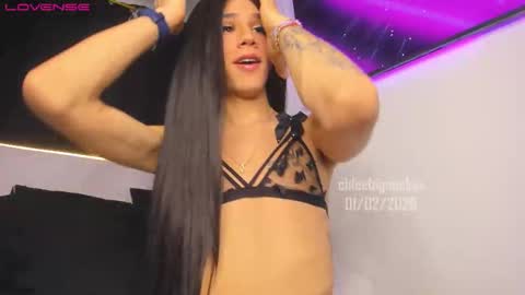 Im Chloe    independent account      online show from 02/01/26, 10:14