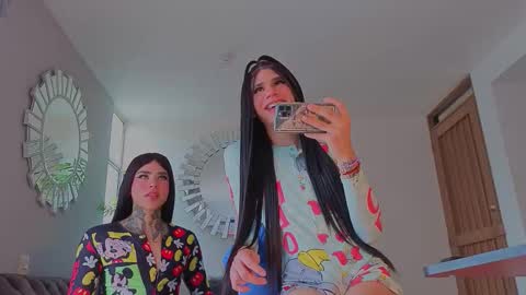 Im Chloe    independent account      online show from 02/13/26, 02:57