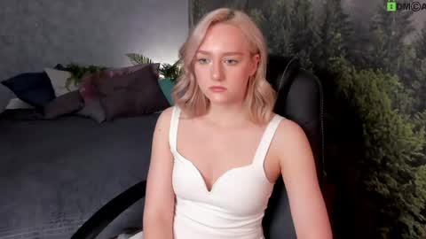 Chloe Deccker online show from 05/13/26, 02:20