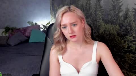 Chloe Deccker online show from 05/18/26, 04:07