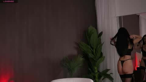 Snapshot of chloedevinex chatting on 10/09/25, 04:43 chloedevinex online show from 10/09/25, 04:43