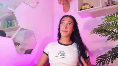 Snapshot of chloee_adams_ chatting on 03/08/25, 08:25 Chloe online show from 03/08/25, 08:25