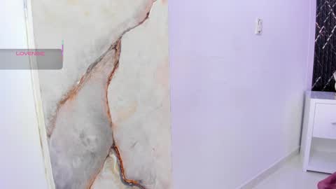 chloegils online show from 11/30/25, 01:04