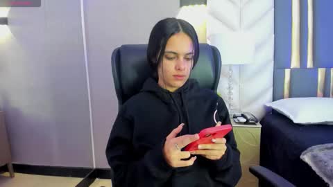  Chloe Harper  online show from 02/03/26, 11:37