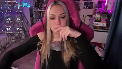 ChloeKohaku online show from 11/20/25, 03:28