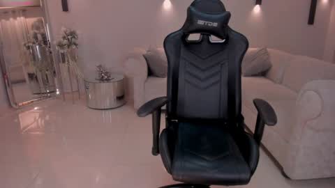 Chloe  OF chloemanson online show from 02/08/25, 08:32