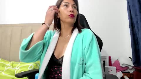 chloemiller   online show from 11/02/25, 10:56