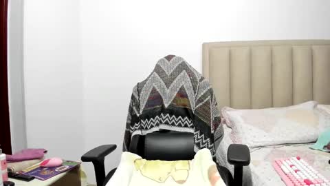 chloemiller   online show from 04/26/26, 05:54
