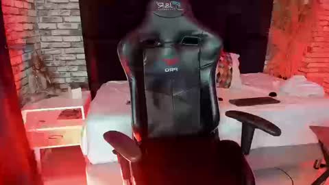 .. Chloe .. online show from 03/18/26, 11:19