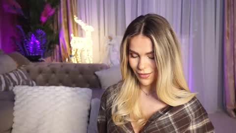 Chloe online show from 12/03/25, 09:46