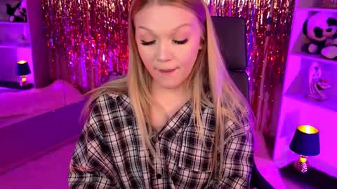 ChloeWight online show from 03/27/26, 04:18