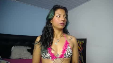 chloewills_ online show from 01/14/26, 12:33