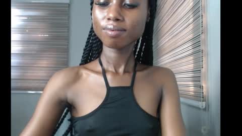 choco_petitqueen online show from 11/25/25, 07:52