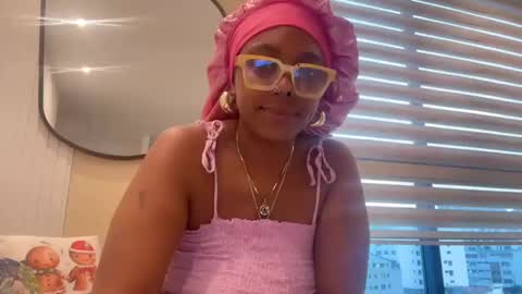 Snapshot of chocolatecakequeen chatting on 12/12/24, 11:18 ChocolateCakeQueen online show from 12/12/24, 11:18