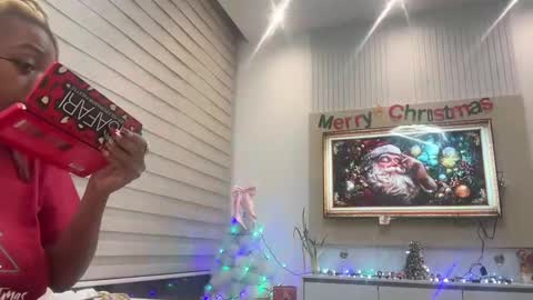 Snapshot of chocolatecakequeen chatting on 12/21/24, 01:15 ChocolateCakeQueen online show from 12/21/24, 01:15