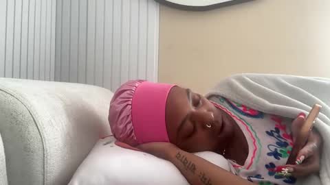 Snapshot of chocolatecakequeen chatting on 12/24/24, 06:17 ChocolateCakeQueen online show from 12/24/24, 06:17