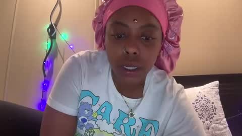 Snapshot of chocolatecakequeen chatting on 12/31/24, 04:16 ChocolateCakeQueen online show from 12/31/24, 04:16