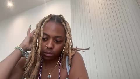 Snapshot of chocolatecakequeen chatting on 01/13/25, 10:24 ChocolateCakeQueen online show from 01/13/25, 10:24