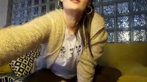 Snapshot of chocomon chatting on 11/11/25, 01:55 Happy flower online show from 11/11/25, 01:55