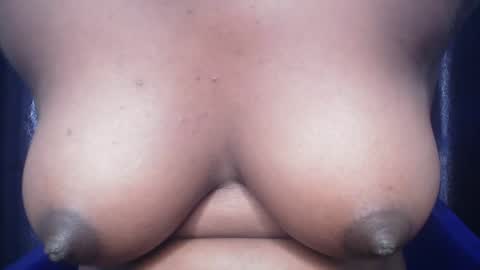 chocoslut22 online show from 11/18/25, 03:45