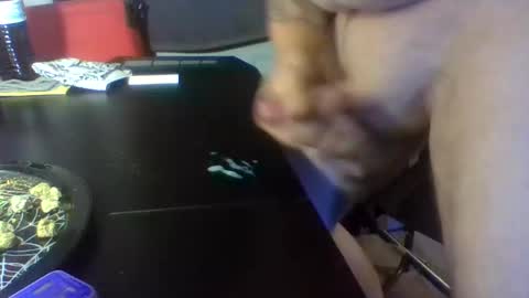 Snapshot of chompers176983 chatting on 10/16/25, 05:25 chompers online show from 10/16/25, 05:25