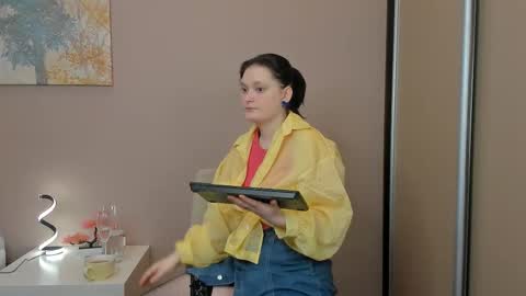 Cassandra online show from 03/26/26, 04:18