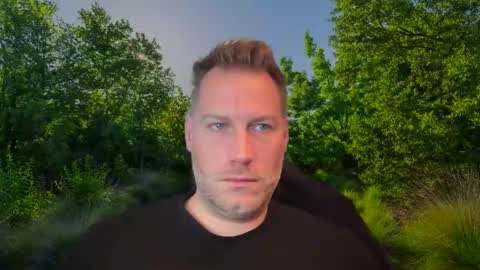 Snapshot of chris2024x chatting on 10/31/25, 07:42 Christian online show from 10/31/25, 07:42